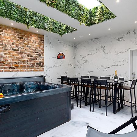 23 Trafalgar Square With Hot Tub And Cinema สการ์โบโรห์ ภายนอก รูปภาพ