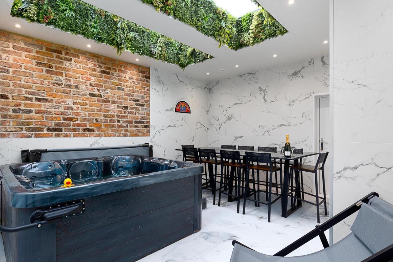 23 Trafalgar Square With Hot Tub And Cinema สการ์โบโรห์ ภายนอก รูปภาพ